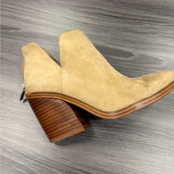 Vince Camuto suede zip up ankle boots tan/beige booties heeled shoes Size 6M - Picture 3 of 15